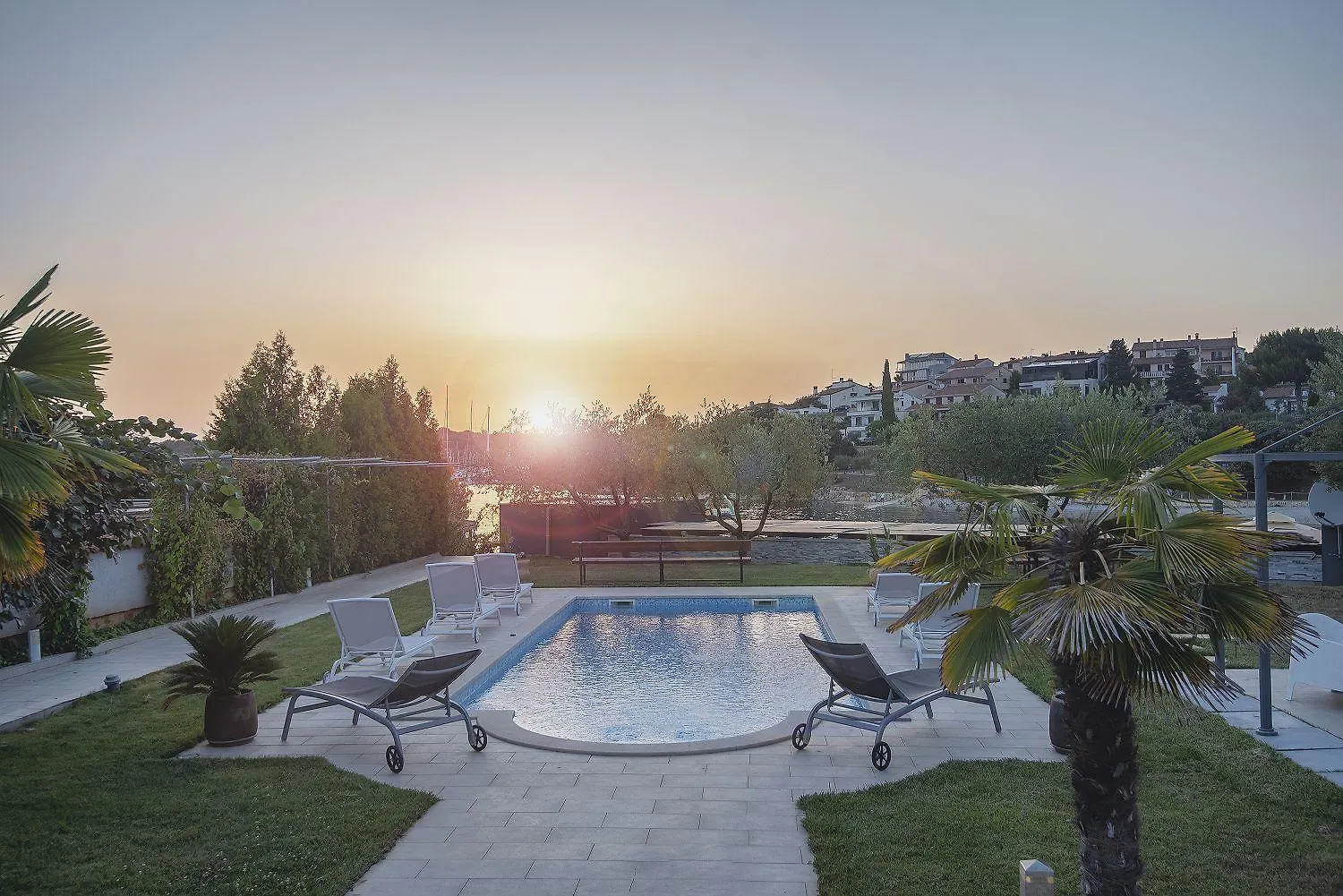 Holiday home Sunny Finca Just 10 Meters To The Sea Pjescana Uvala